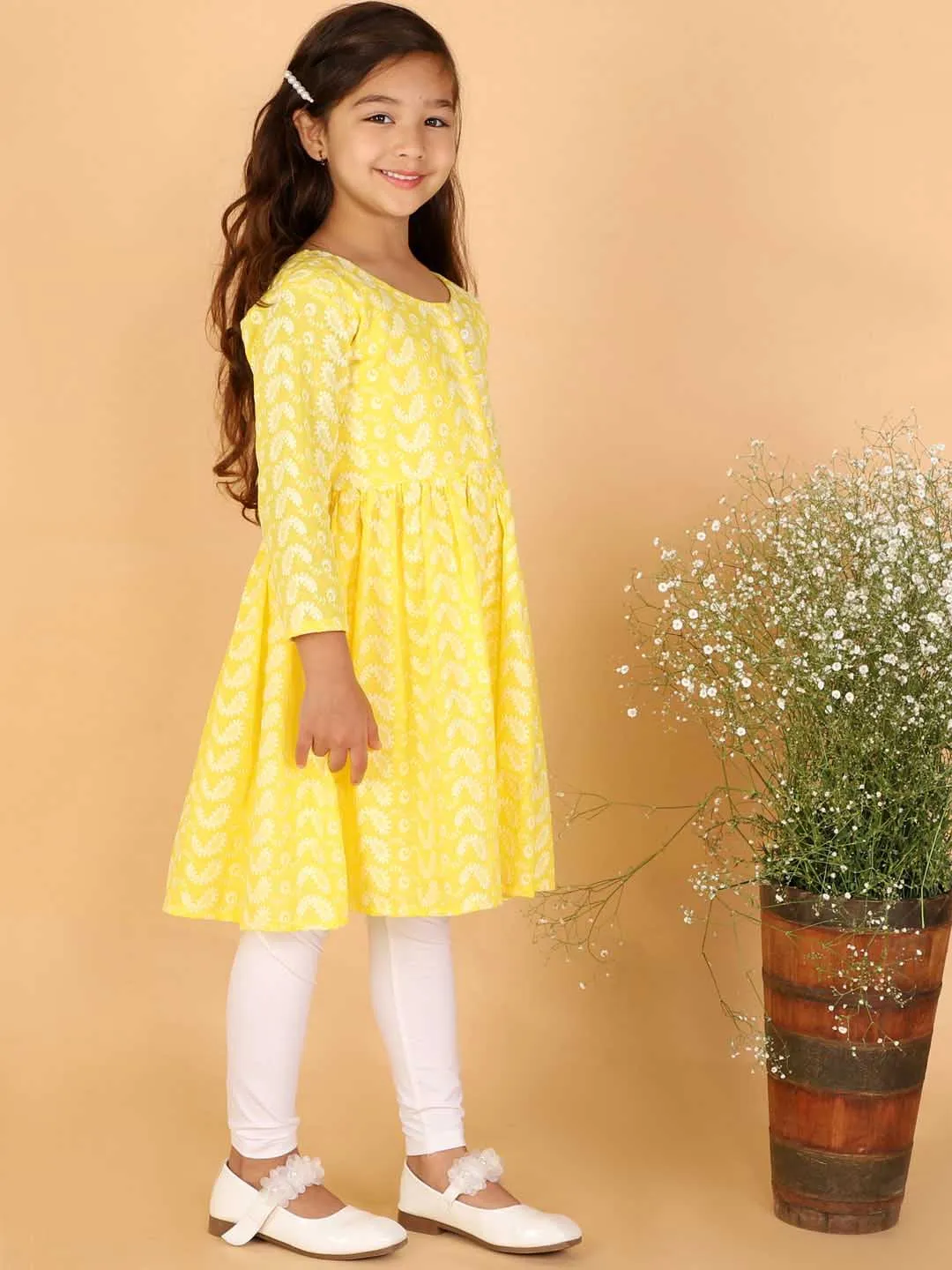 Jashvi Girls Yellow Pure Cotton Chikankari Kurta With Leggings