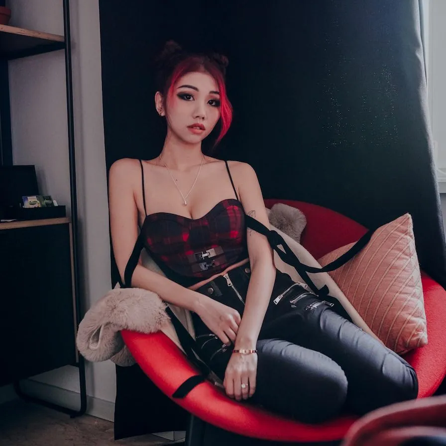 Mei Fun Plaid Velvet Strap Crop Top