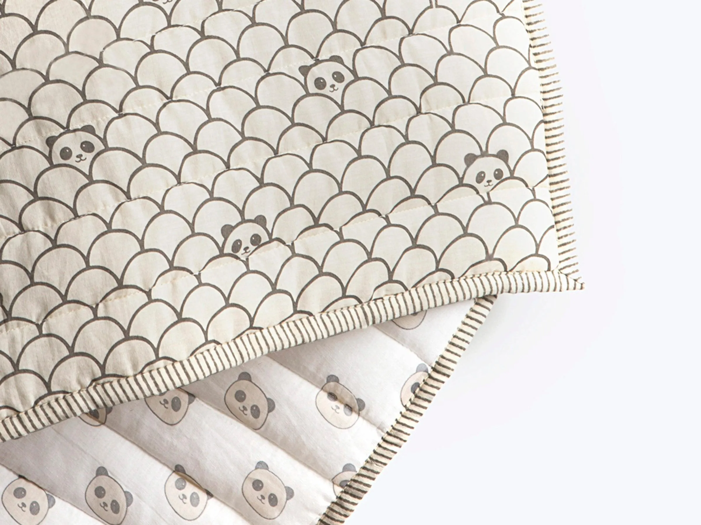 Organic Cotton Quilt Peekaboo Panda for Bed and Sofa | Blanket Shawl