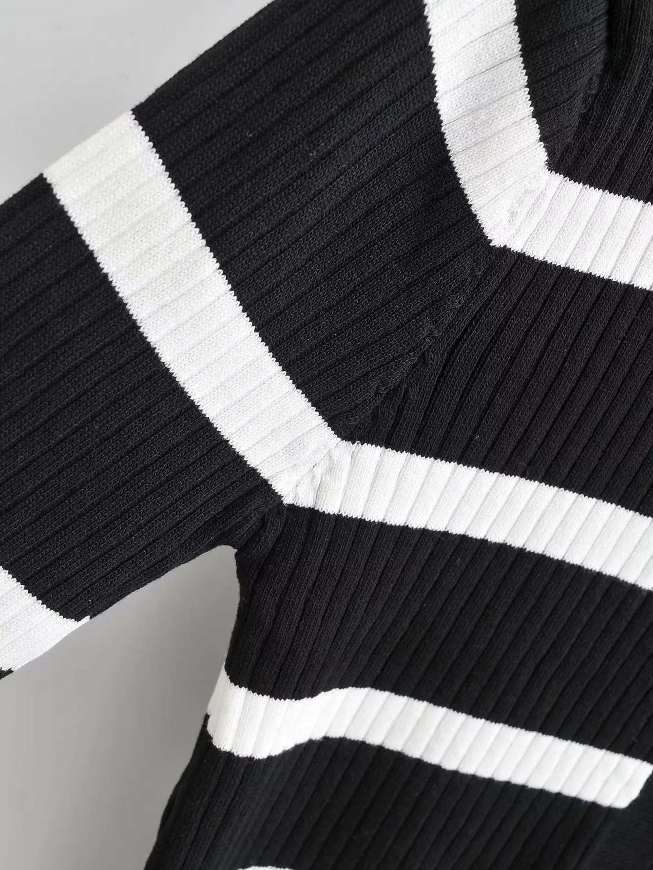 Retro Black White Striped Color Matching Sweater Cardigan Autumn Winter Elegant Metal Buckle Short Coat Women