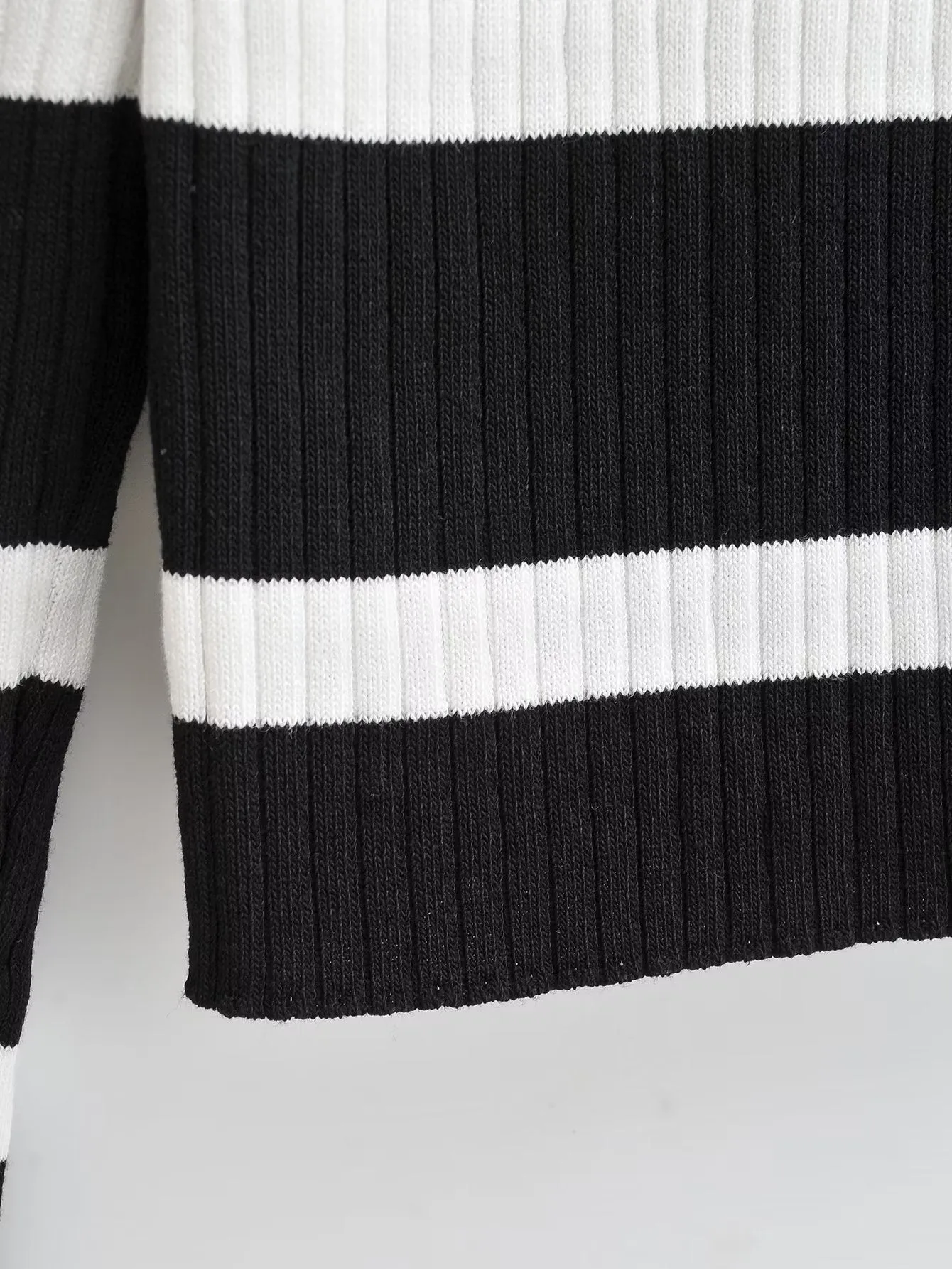 Retro Black White Striped Color Matching Sweater Cardigan Autumn Winter Elegant Metal Buckle Short Coat Women