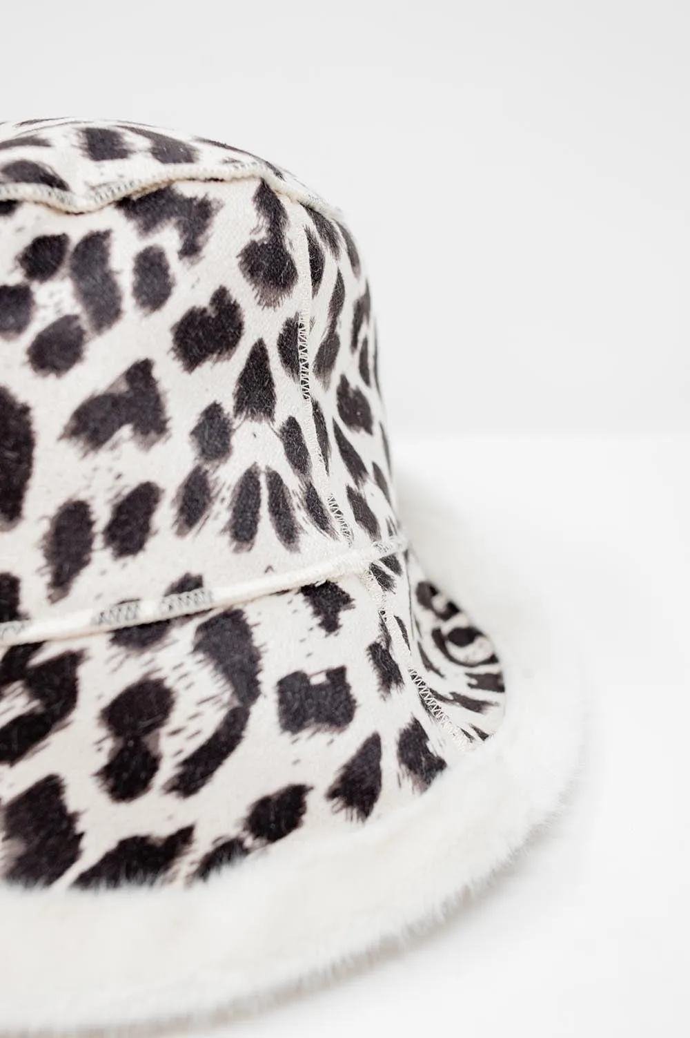 Reversible Bucket Hat In Leopard Print In Ecru